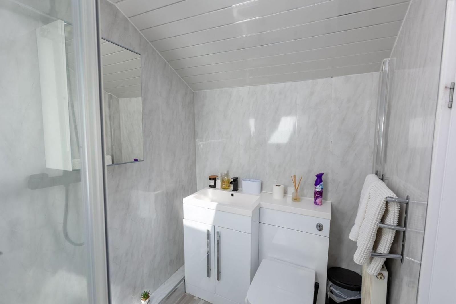 Spacious 3 Bedroom Home In Glasgow - Free Parking Экстерьер фото
