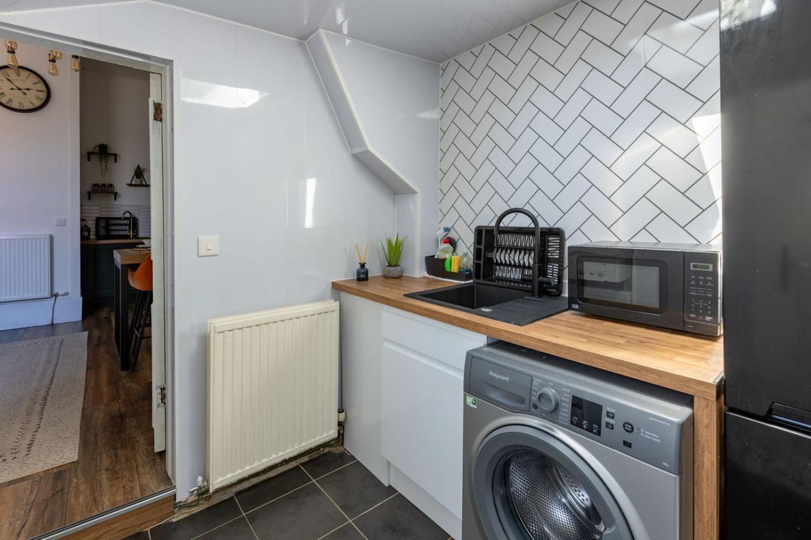 Spacious 3 Bedroom Home In Glasgow - Free Parking Экстерьер фото